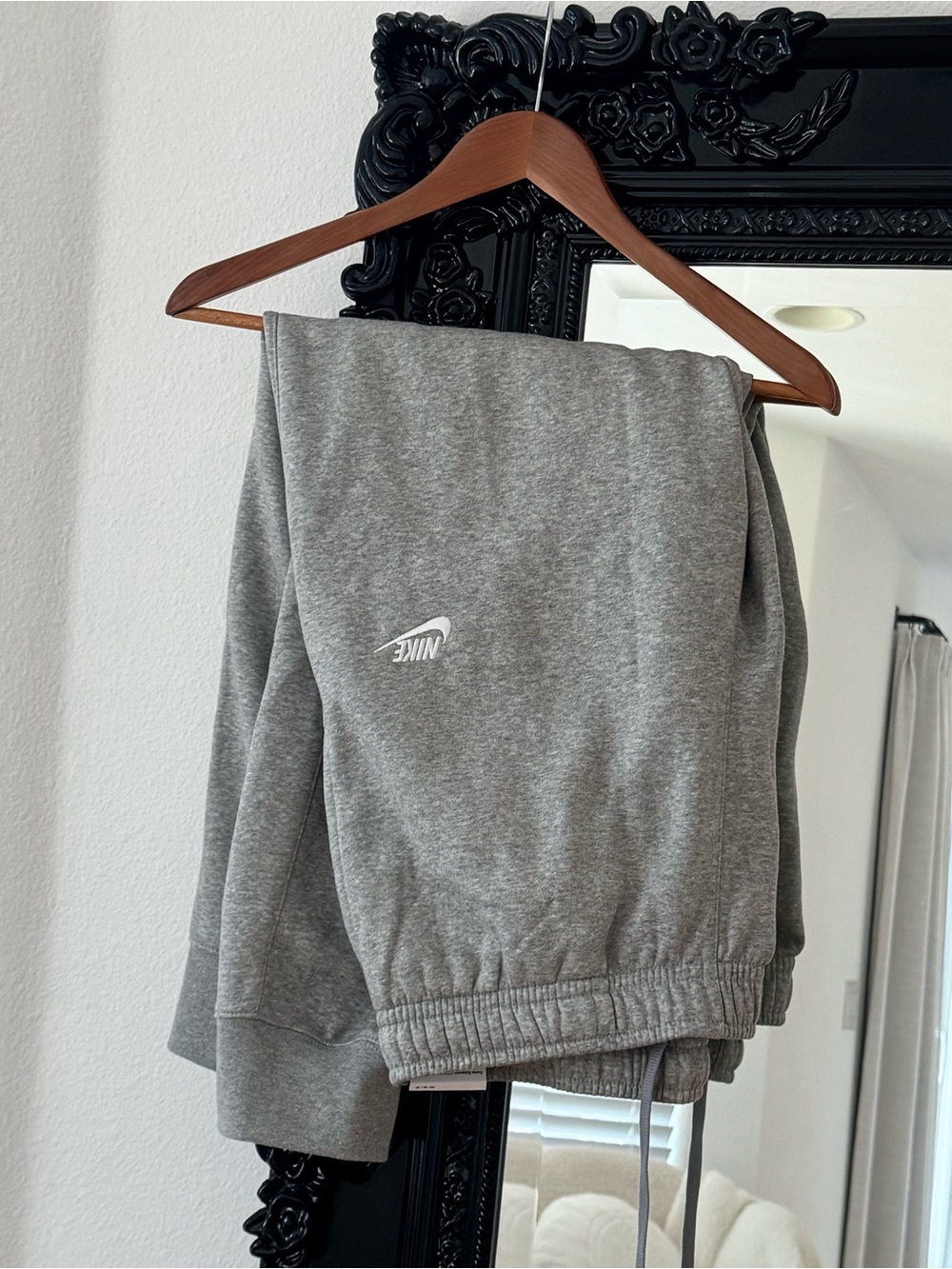 Nike | Men’s Sportswear Club Fleece Gray Jogger Sweatpants